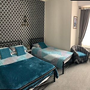 Hornby Villa- 4Star B&B-Couples & Families Only